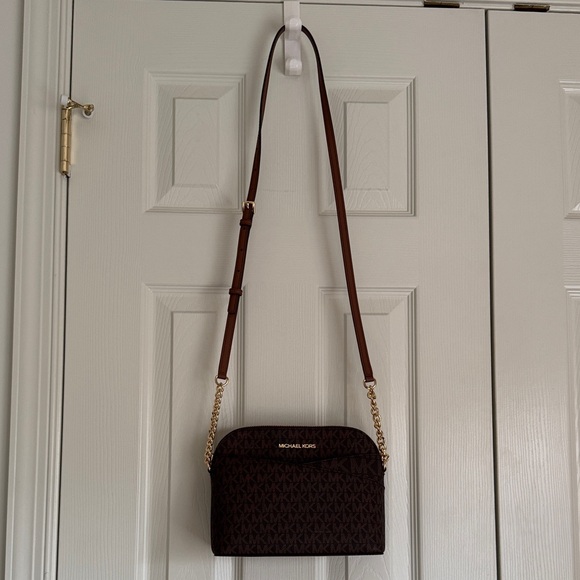 Michael Kors Jet Set Dome Crossbody • MK Signature Brown - Picture 2 of 11